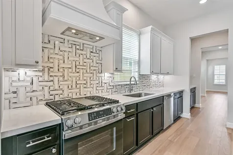 2521 S Houston Avenue Pearland TX 77581