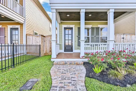 2521 S Houston Avenue Pearland TX 77581