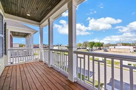 2521 S Houston Avenue Pearland TX 77581