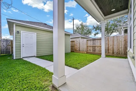 2521 S Houston Avenue Pearland TX 77581