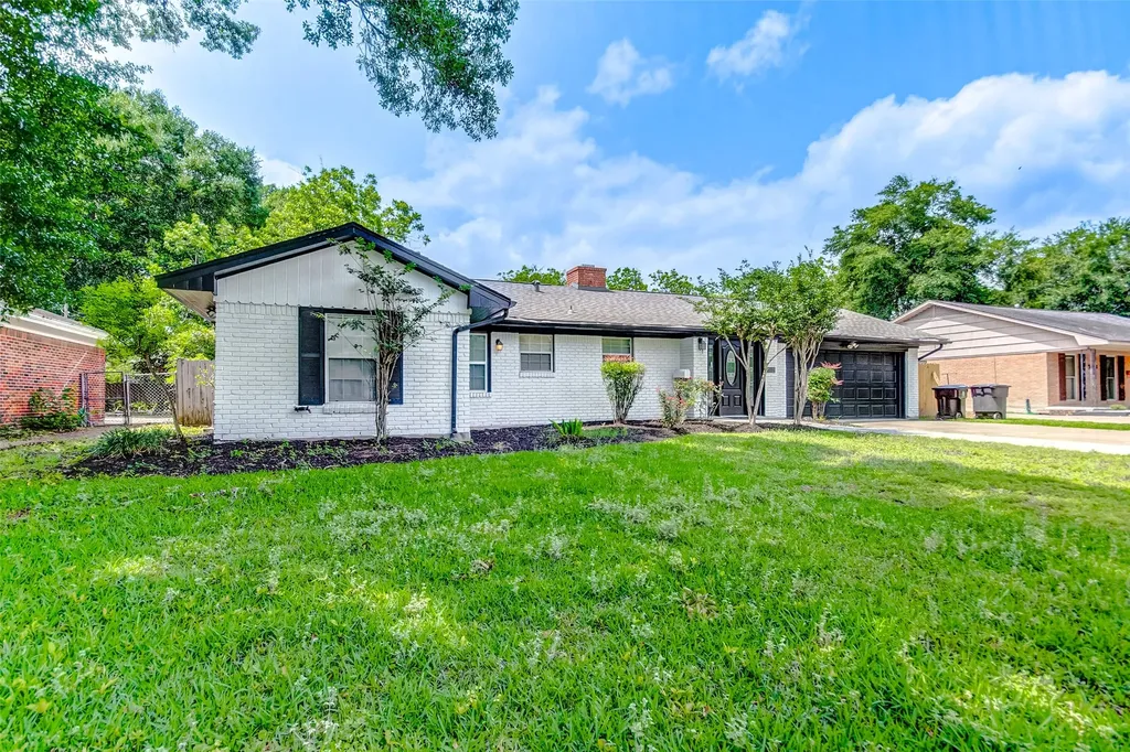 5122 W Bellfort Avenue Houston TX 77035