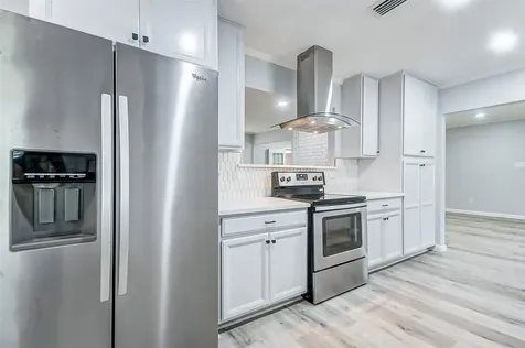 5122 W Bellfort Avenue Houston TX 77035