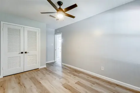 5122 W Bellfort Avenue Houston TX 77035