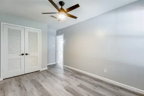 5122 W Bellfort Avenue Houston TX 77035