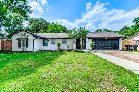 5122 W Bellfort Avenue Houston TX 77035