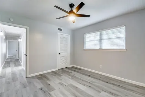 5122 W Bellfort Avenue Houston TX 77035