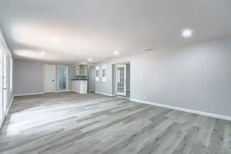 5122 W Bellfort Avenue Houston TX 77035