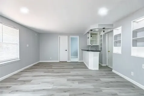 5122 W Bellfort Avenue Houston TX 77035
