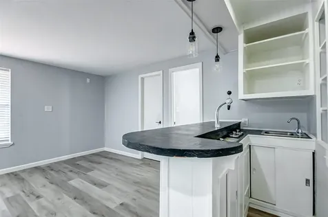 5122 W Bellfort Avenue Houston TX 77035