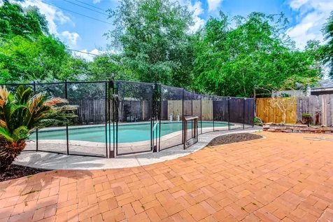 5122 W Bellfort Avenue Houston TX 77035