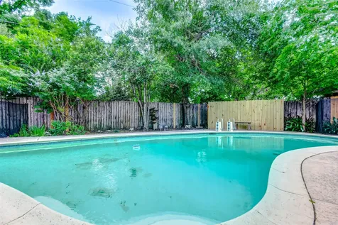 5122 W Bellfort Avenue Houston TX 77035