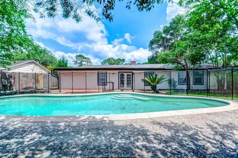 5122 W Bellfort Avenue Houston TX 77035