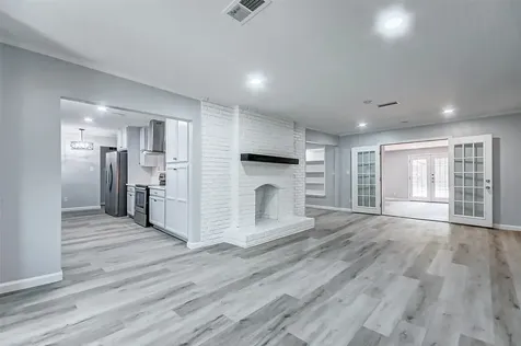 5122 W Bellfort Avenue Houston TX 77035