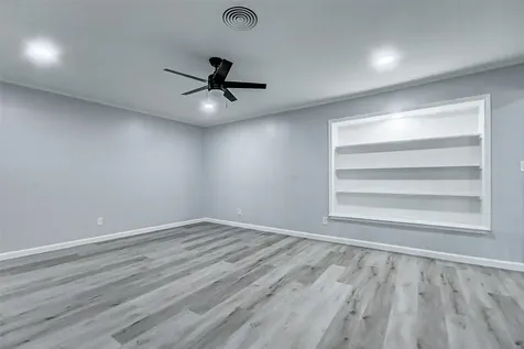 5122 W Bellfort Avenue Houston TX 77035