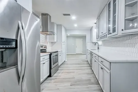 5122 W Bellfort Avenue Houston TX 77035