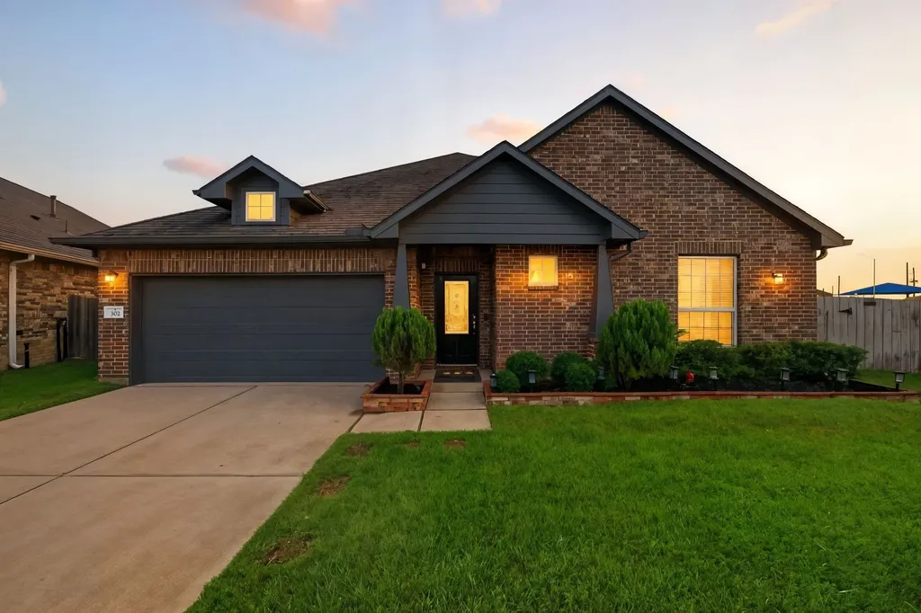 302 Bordeaux Court Alvin TX 77511