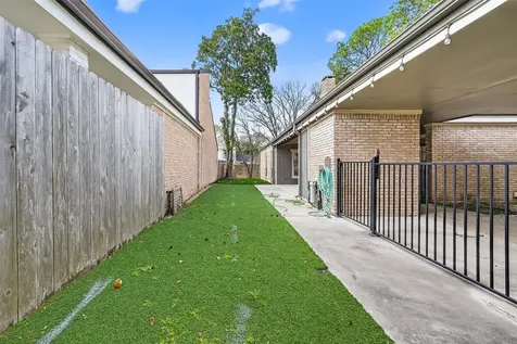 2810 Quail Hollow Drive Missouri City TX 77459