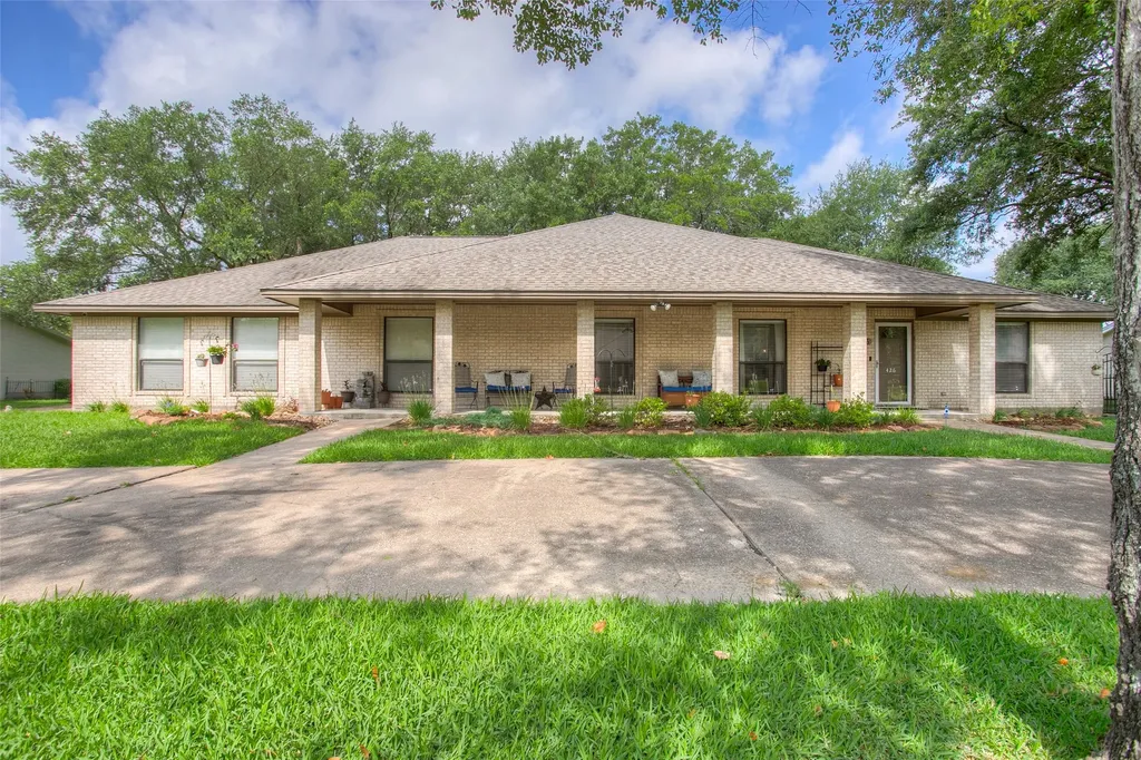 426 Brook Hollow Drive Huntsville TX 77340