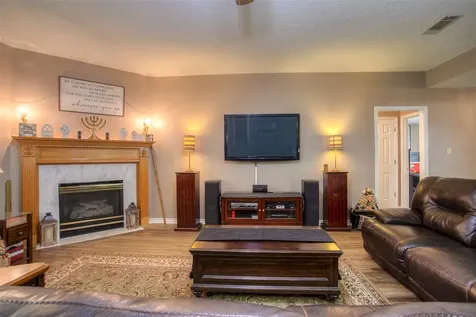 426 Brook Hollow Drive Huntsville TX 77340