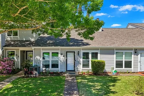 64 Hideaway Drive Friendswood TX 77546