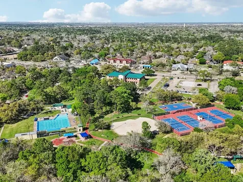 64 Hideaway Drive Friendswood TX 77546