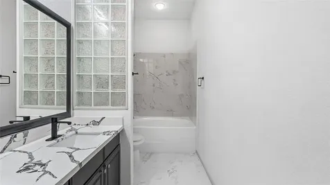 1441 East Street 202 Houston TX 77007