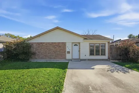 914 Temple Circle Hitchcock TX 77563