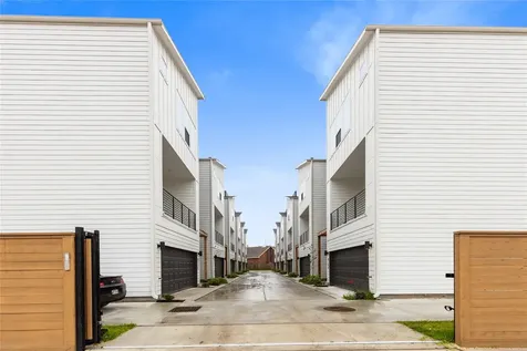 812 Elkhart Street C Houston TX 77091