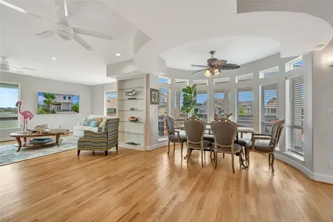 1303 Outrigger Tiki Island TX 77554