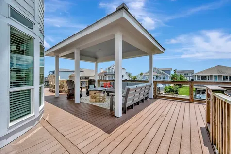 1303 Outrigger Tiki Island TX 77554