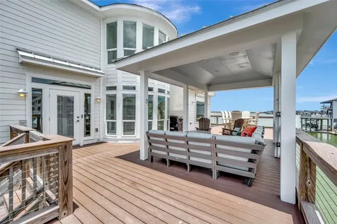 1303 Outrigger Tiki Island TX 77554