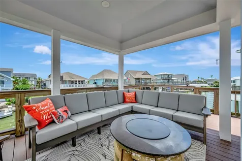1303 Outrigger Tiki Island TX 77554