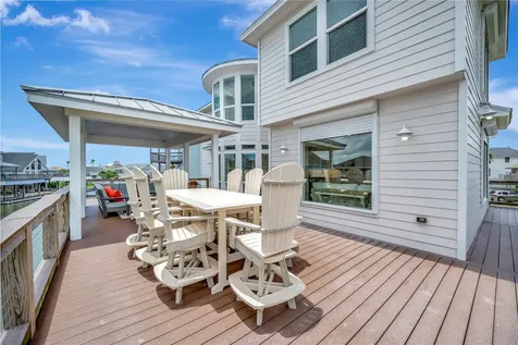1303 Outrigger Tiki Island TX 77554