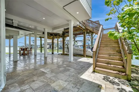 1303 Outrigger Tiki Island TX 77554
