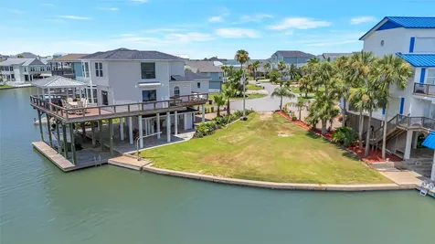 1303 Outrigger Tiki Island TX 77554