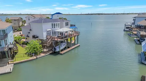 1303 Outrigger Tiki Island TX 77554