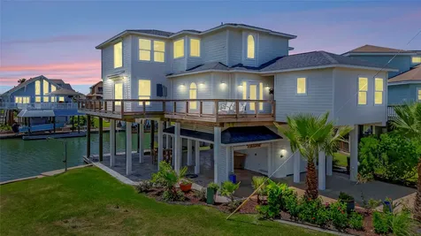 1303 Outrigger Tiki Island TX 77554