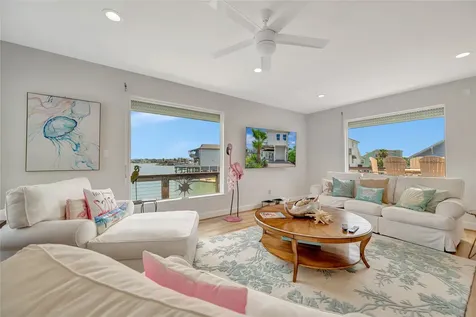 1303 Outrigger Tiki Island TX 77554