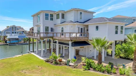 1303 Outrigger Tiki Island TX 77554