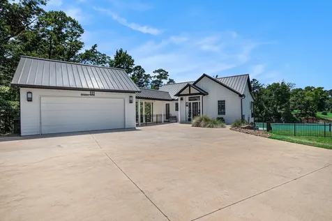 111 Seagull Path Point Blank TX 77364