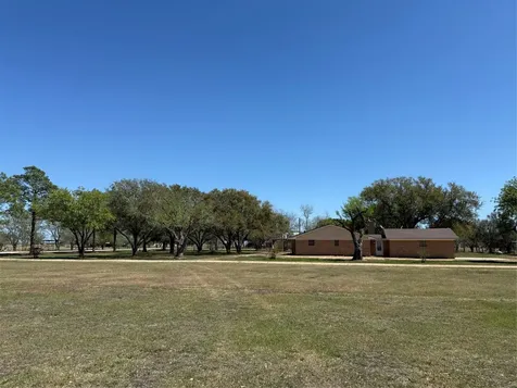 285 Meadowview Drive El Campo TX 77437