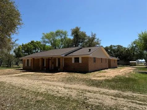 285 Meadowview Drive El Campo TX 77437