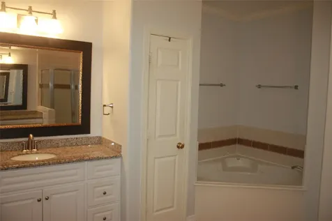 3206 E Park At Beverly Hills Houston TX 77057