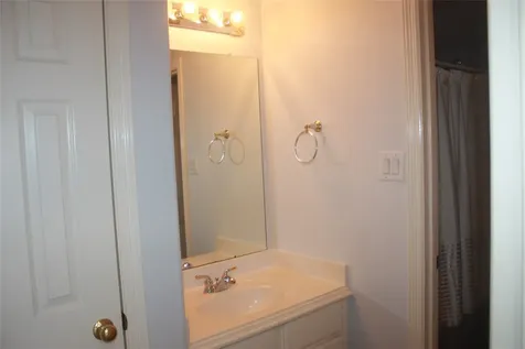 3206 E Park At Beverly Hills Houston TX 77057