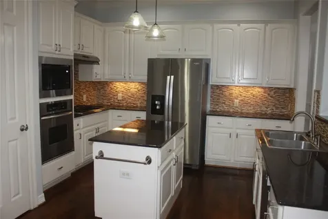 3206 E Park At Beverly Hills Houston TX 77057