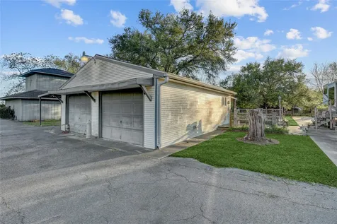 300 Mustang Road Alvin TX 77511