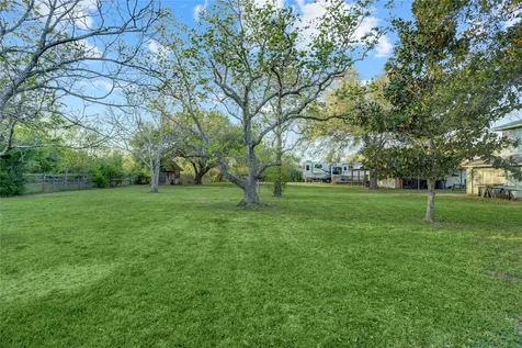 300 Mustang Road Alvin TX 77511