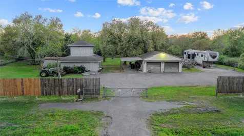 300 Mustang Road Alvin TX 77511
