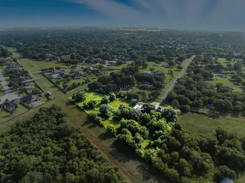 300 Mustang Road Alvin TX 77511