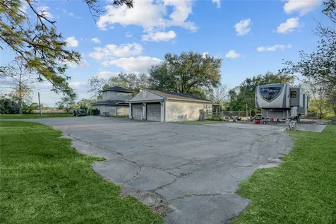 300 Mustang Road Alvin TX 77511